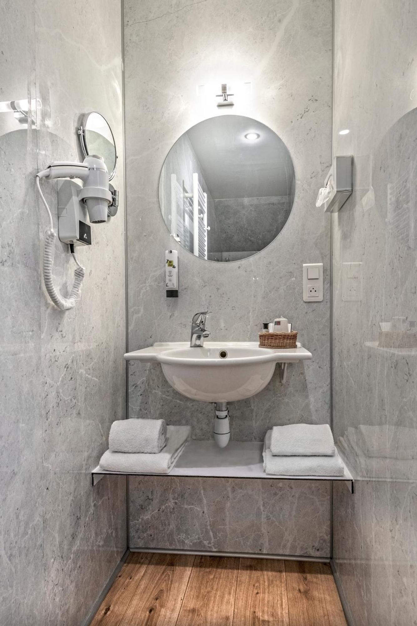 Hôtel Restaurant de la Poste et La Grange Détente, espace bien-être Châteauneuf-de-Randon Habitación foto
