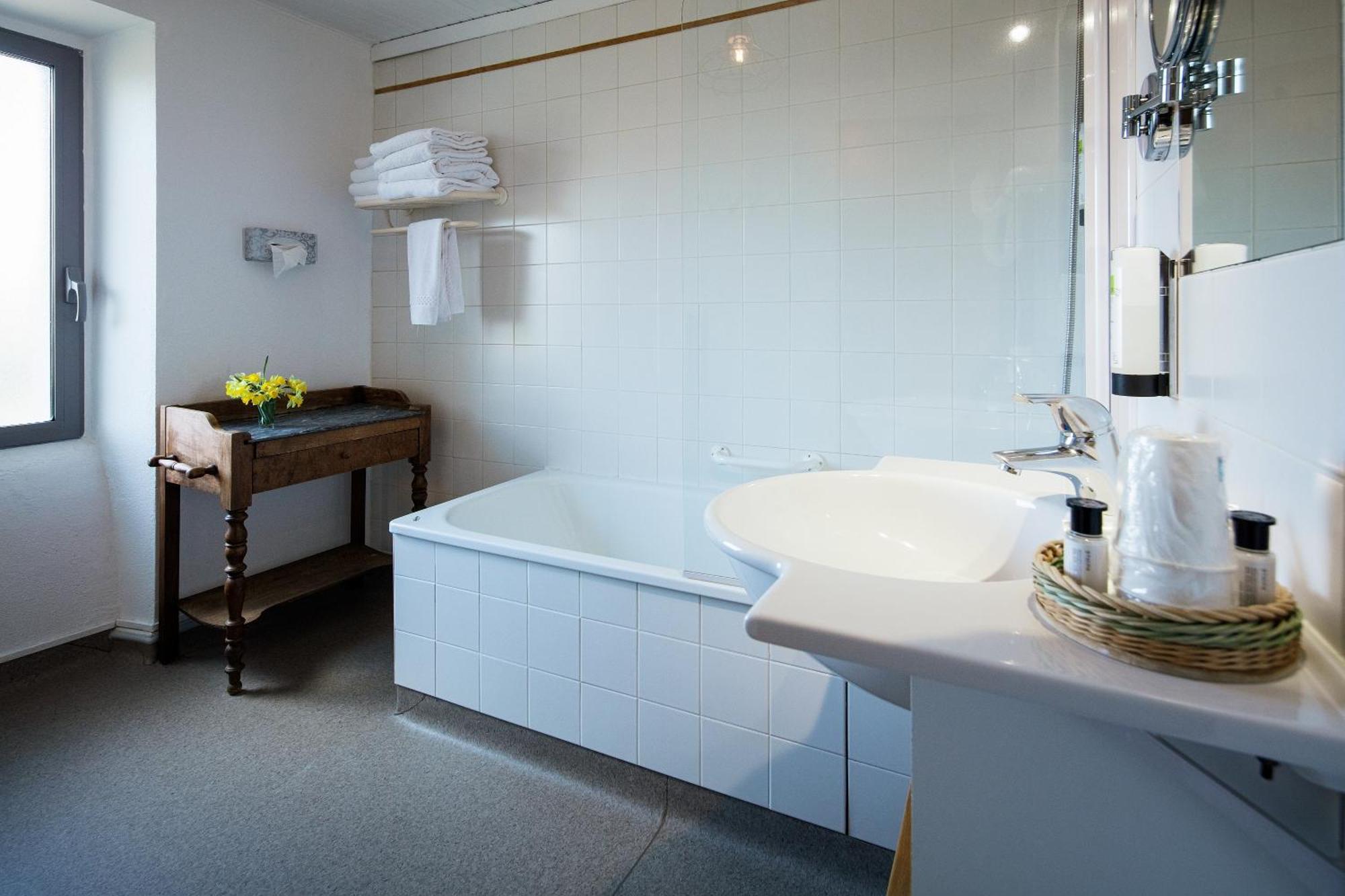 Hôtel Restaurant de la Poste et La Grange Détente, espace bien-être Châteauneuf-de-Randon Habitación foto