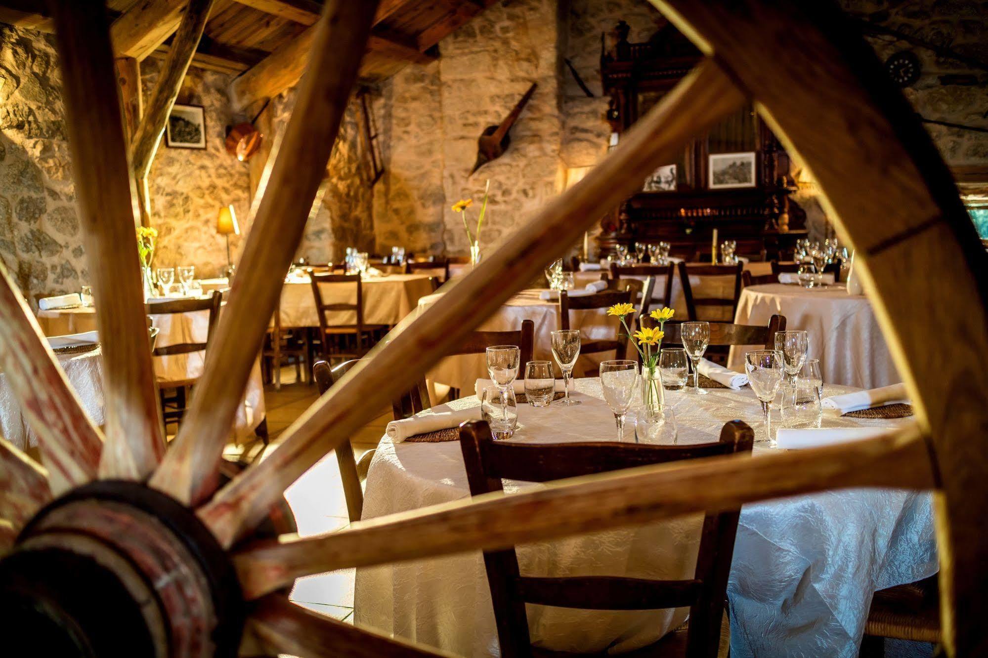 Hôtel Restaurant de la Poste et La Grange Détente, espace bien-être Châteauneuf-de-Randon Exterior foto